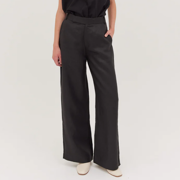 Cloth & Co :: The Flat Fronted Tailored Pant (Black)