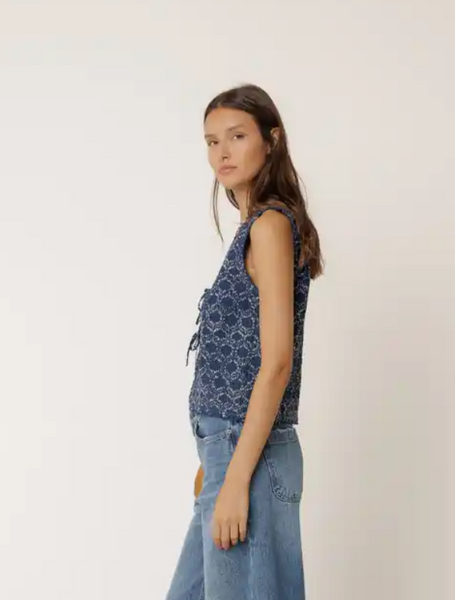 Indi and Cold :: Vest with Tie - 110